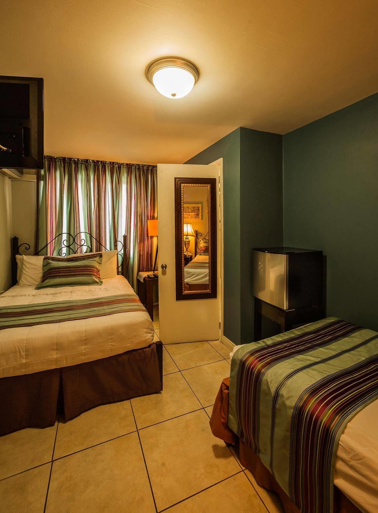 Inn at 87 Port of Spain Eksteriør bilde